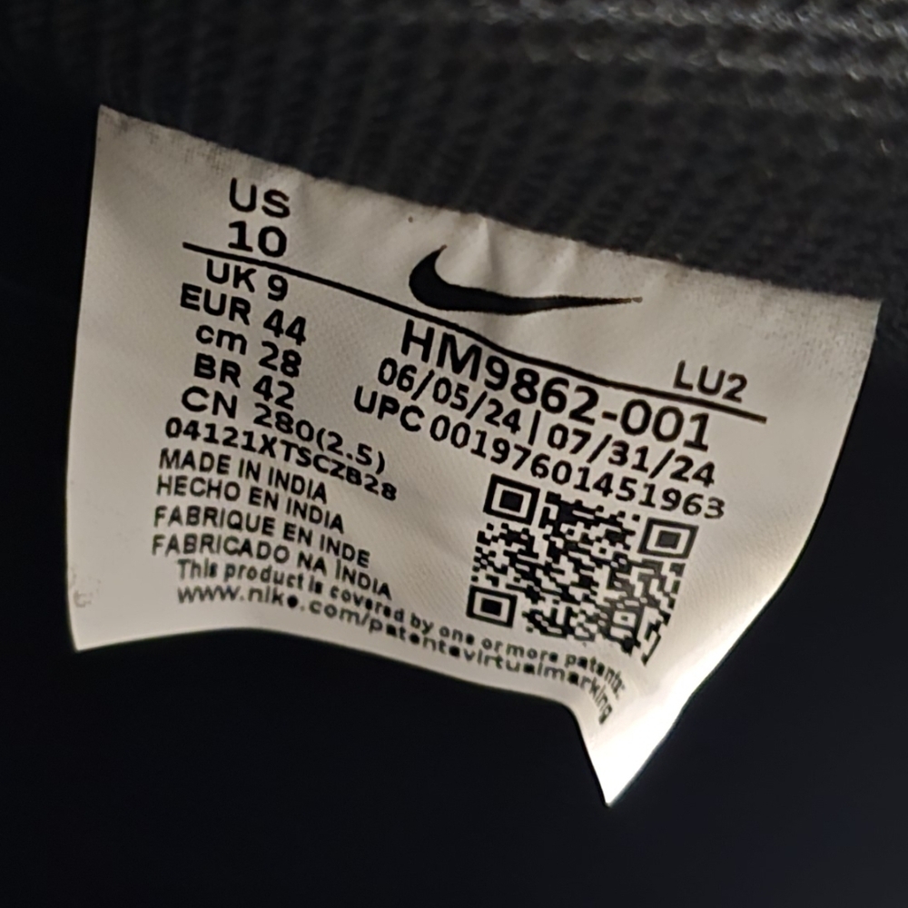 Nike Men's Black and White Sneakers - Picture 14 of 16